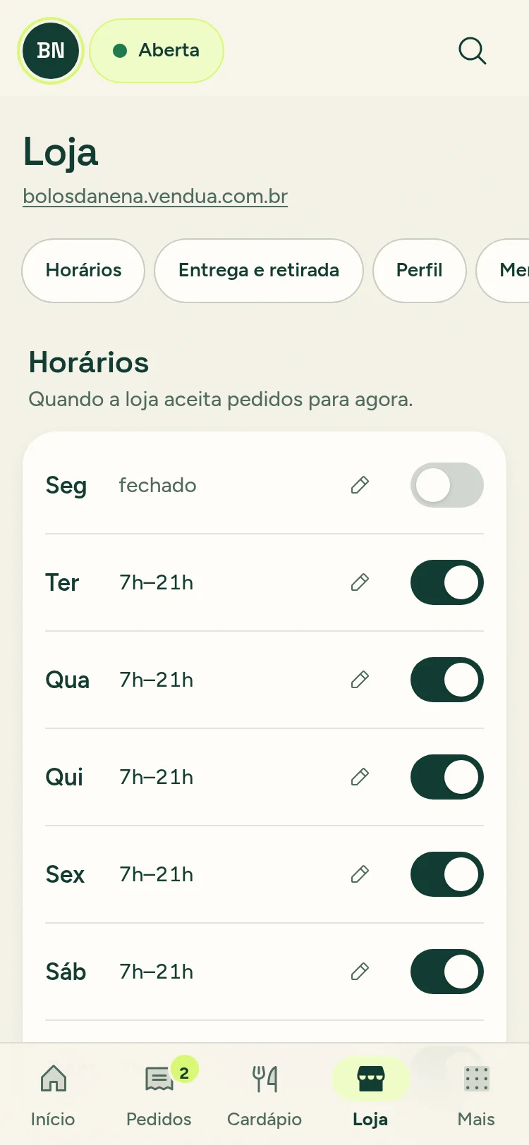 Os horários da loja dia a dia no app, aqui com a Bolos da Nena