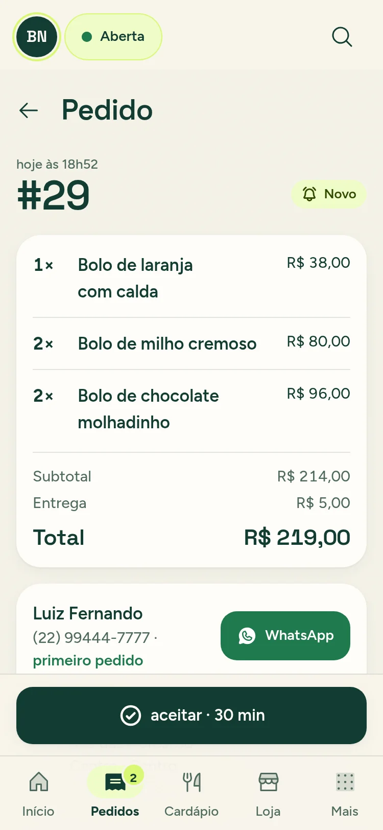 Um pedido aberto no app, aqui com a Bolos da Nena: os itens, o total, o cliente e o botão aceitar